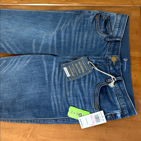 Democracy NWT Absolution Kick Flare Blue Jeans with Frayed Hem Size 10 - Picture 4 of 14